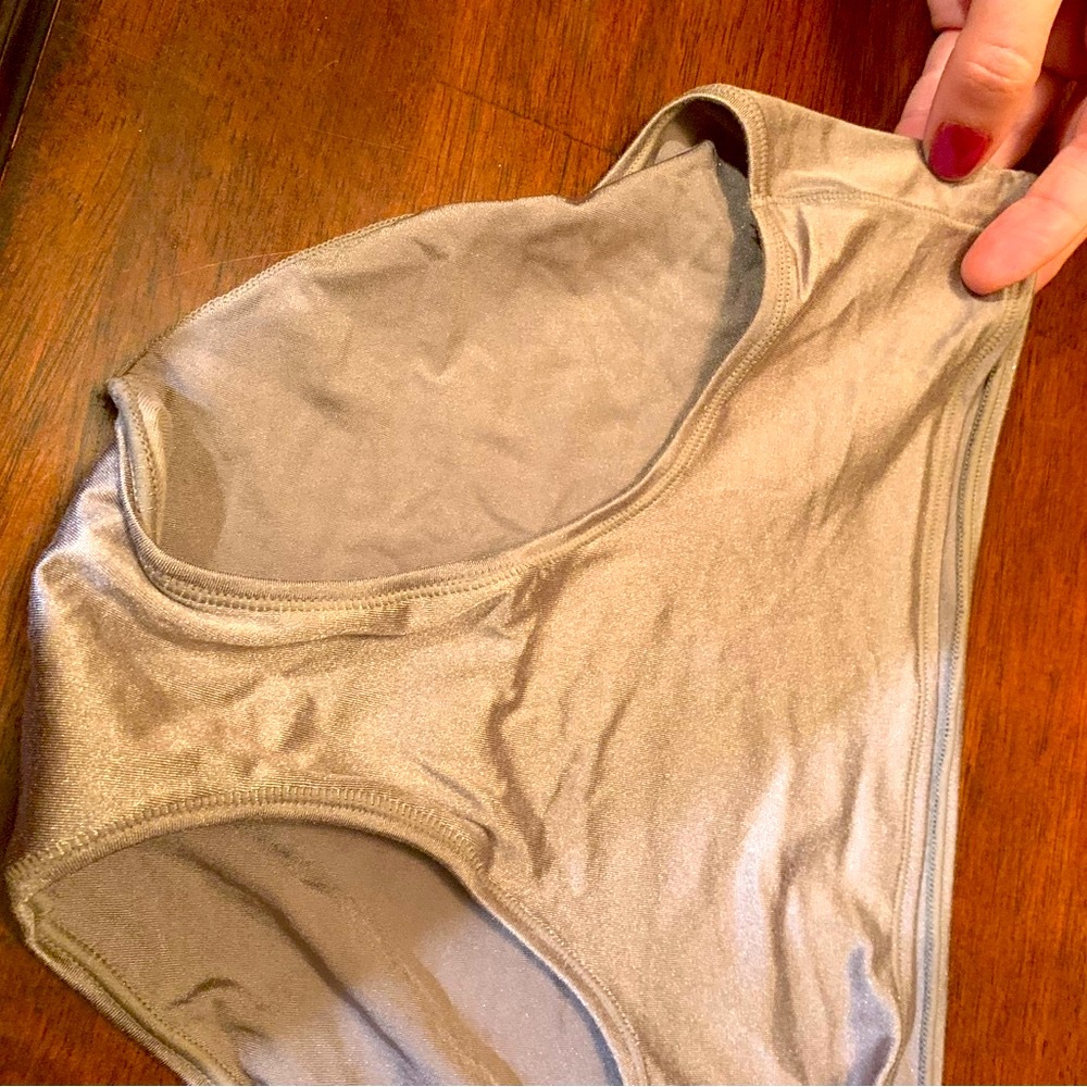 Gray High-Waisted Briefs Victorias Secret, beautiful bronze color, M with tags